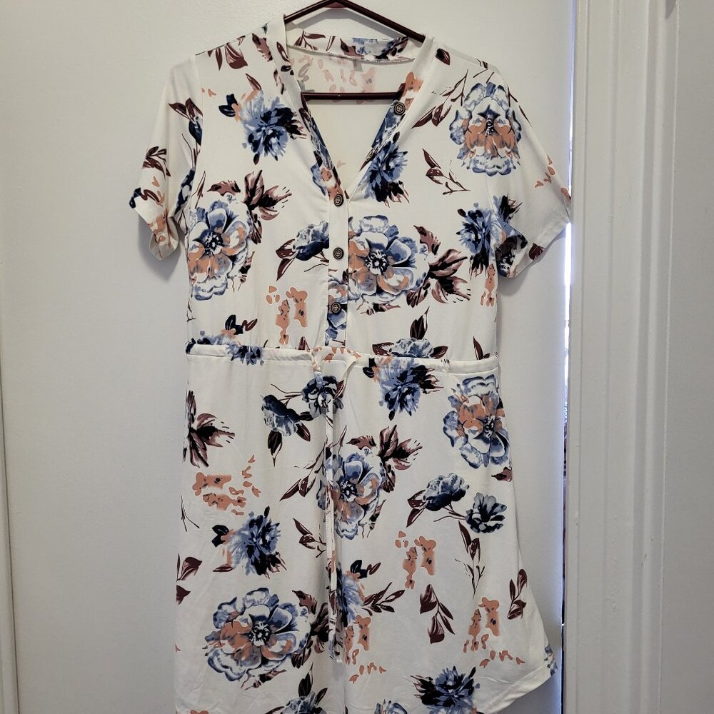 WOMENS  SUMMER  DRESS.. NEW!